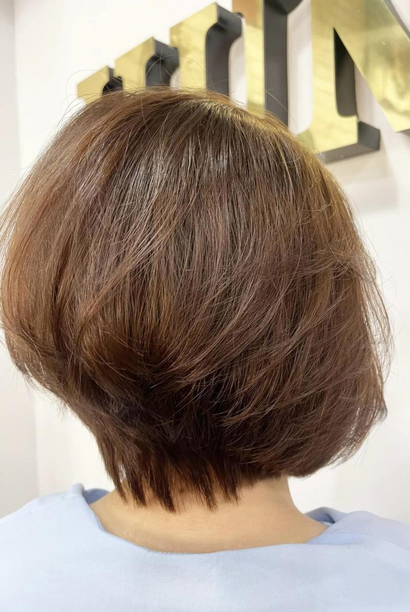 Salon Hưng Style nhuộm màu lên đẹp, bền