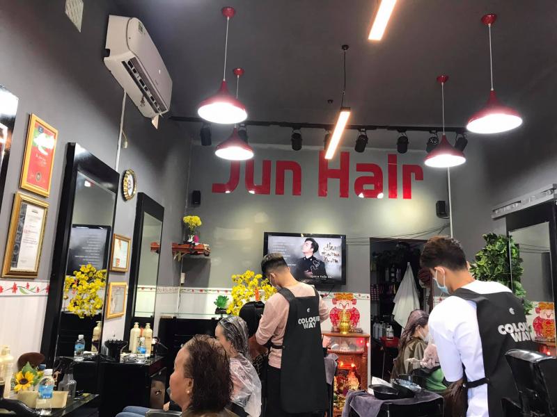Không gian bên trong Salon JUN HAIR