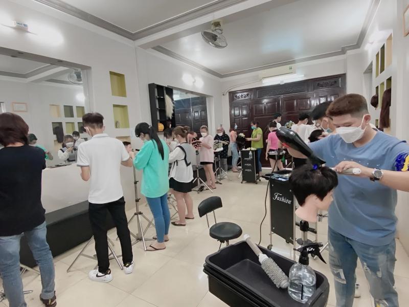 Một không gian học tập tại Salon LP Hairdesign Long Xuyên