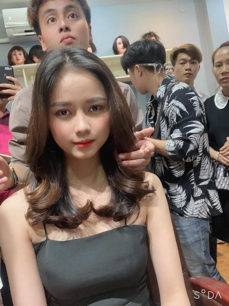 Salon làm tóc đẹp và uy tín nhất TP. Vĩnh Long Salon làm tóc đẹp và uy tín nhất TP. Vĩnh Long