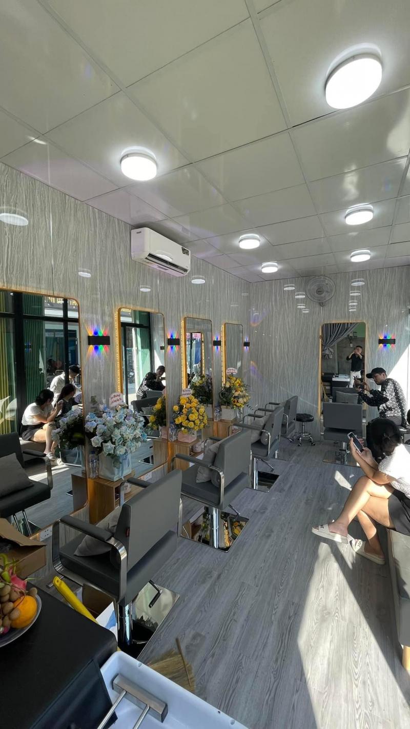 Salon Nhựt Henry