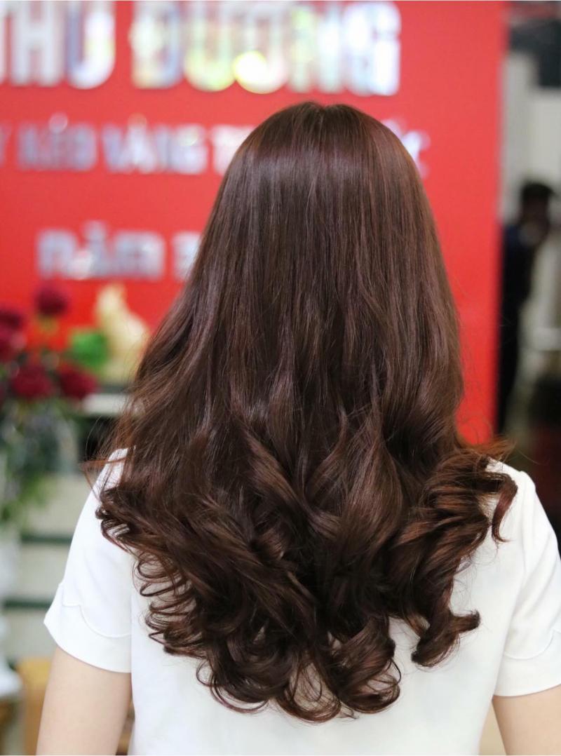 Bạn đang tìm kiếm salon làm tóc chuyên nghiệp và uy tín tại TP Tuyên Quang? Đến ngay với chúng tôi để được chăm sóc và tạo nên những kiểu tóc đẹp nhất. Hãy để chúng tôi đem đến cho bạn sự tự tin và cuốn hút, khiến bạn tỏa sáng trước mọi ánh nhìn!