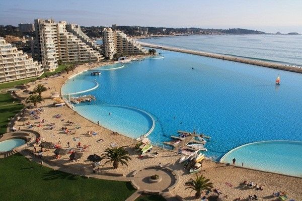 Bể bơi ngoài trời San Alfonso del Mar tại Chile được biết đến như một bể bơi rộng, hiện đại và sang trọng nhất thế giới