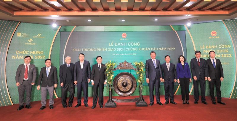 Sở giao dịch chứng khoán Hà Nội tên viết tắt là Hanoi Stock Exchange (HNX) khai xuân phiên giao dịch trong năm mới