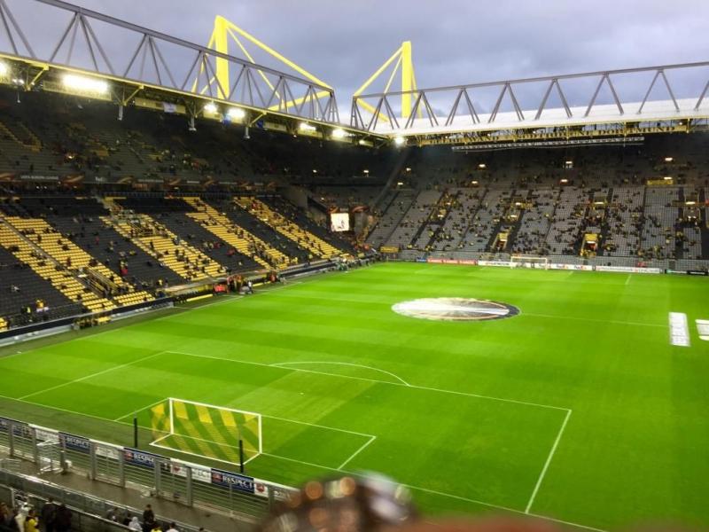 Sân vận động Signal Iduna Park