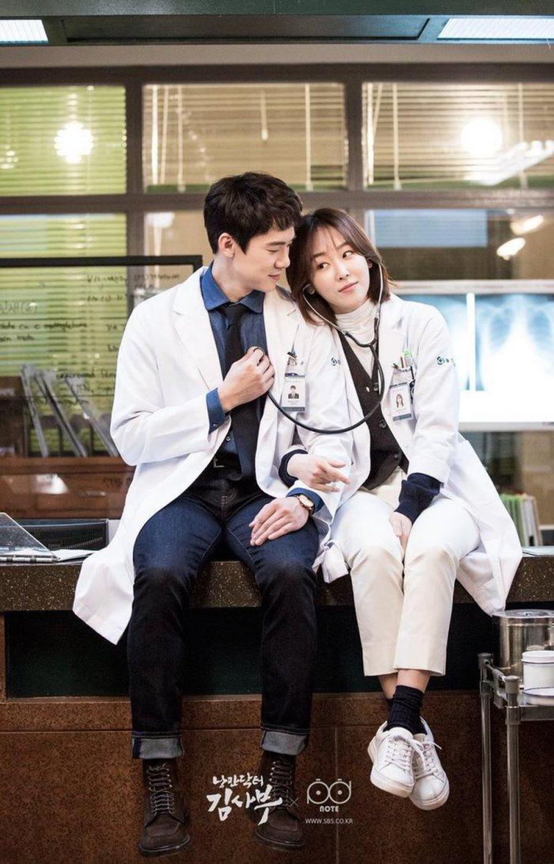 Seo Hyun Jin và Yoo Yeon Seok trong Romantic Doctor, Teacher Kim