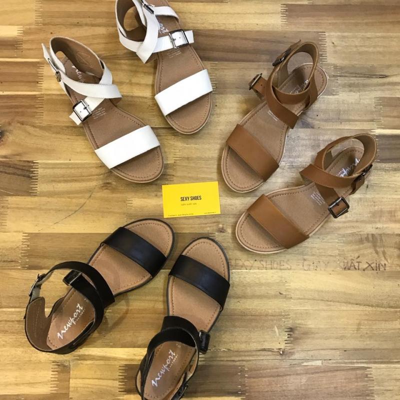 Mẫu sandals đơn giản đang được ưa thích hiện nay