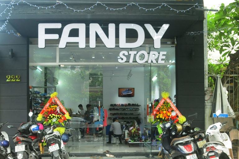 Shop bán giày sandal uy tín và chất lượng nhất tại Đà Nẵng