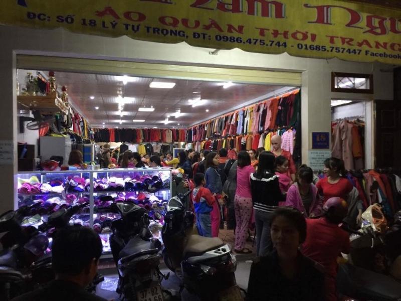 Khung cảnh 1 tối tại Shop