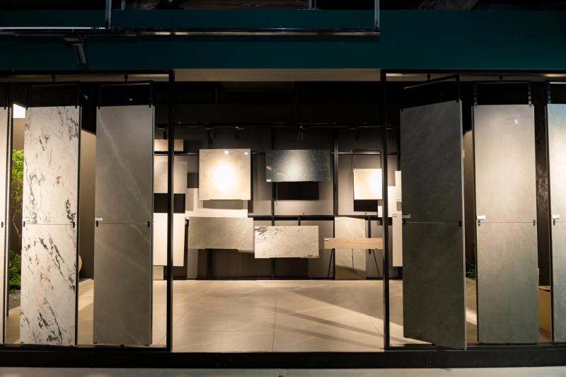 Showroom gạch ốp lát Hùng Túy