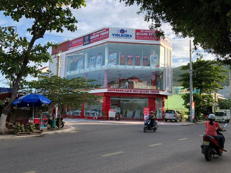 Showroom Quang Thịnh