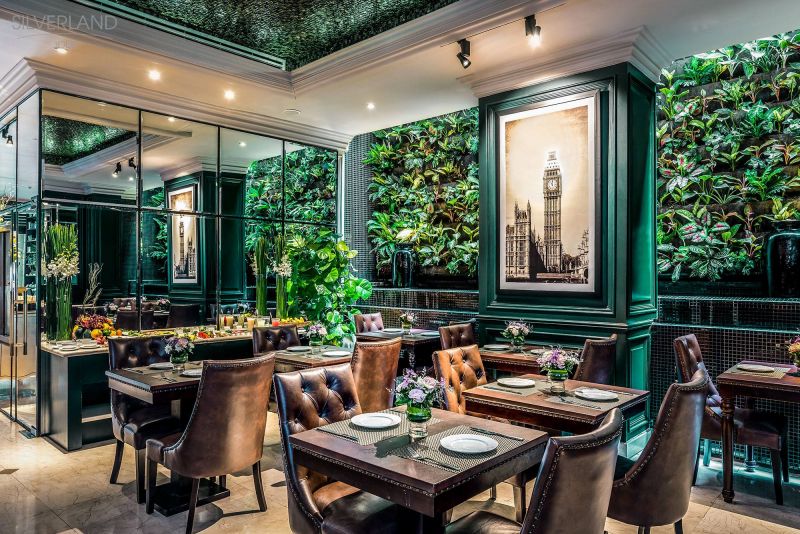 The dining room is decorated with green foliage to make the space beautiful and close to nature