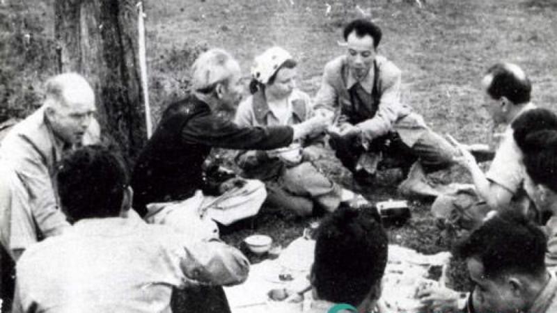 Câu chuyện kể về đức tính giản dị của chủ tịch Hồ Chí Minh cùng bài học ý nghĩa nhất