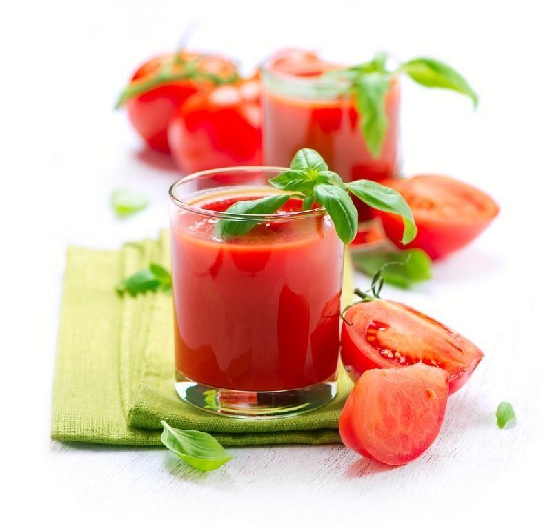 Sinh tố cà chua kết hợp với dưa chuột và dứa
