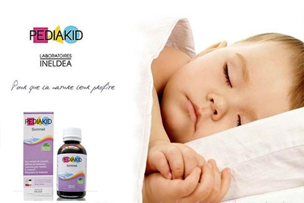 Pediakid Sommeil với thành phần được chiết xuất từ tinh chất hoa oải hương, kinh giới, hoa cam, quả sơn tra hỗ trợ cải thiện chất lượng giấc ngủ và thúc đẩy giấc ngủ đến nhanh hơn