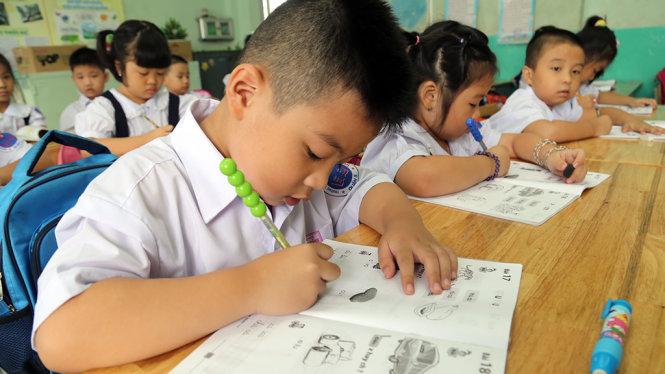 SKKN: Một số biện pháp giúp học sinh lớp 1 rèn kĩ năng phát âm chuẩn các từ ngữ và dấu thanh khó khi học môn Tiếng Việt - mẫu 1