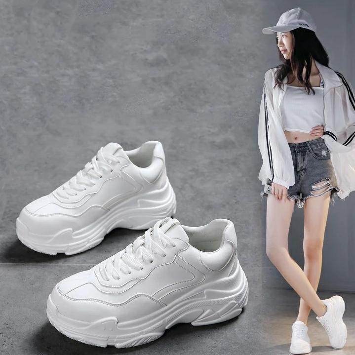 Giày sneakers cho bạn thoải mái vận động