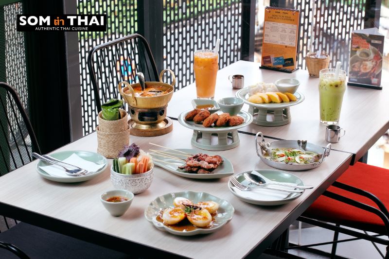 Tất cả các món đều được Som ตำ Thai chế biến từ nguyên liệu tươi ngon tại địa phương, kết hợp với các gia vị chính gốc nhập khẩu từ Thái Lan