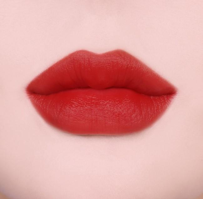 Son kem Hera Sensual Powder Matte #333 Closer: Đỏ táo