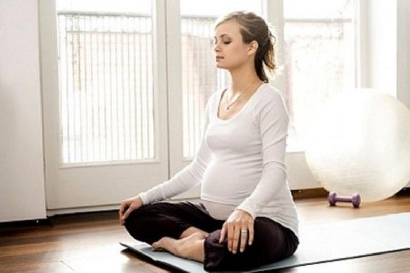 Tập yoga là một cách nâng cao sức khỏe cho phụ nữ mang thai