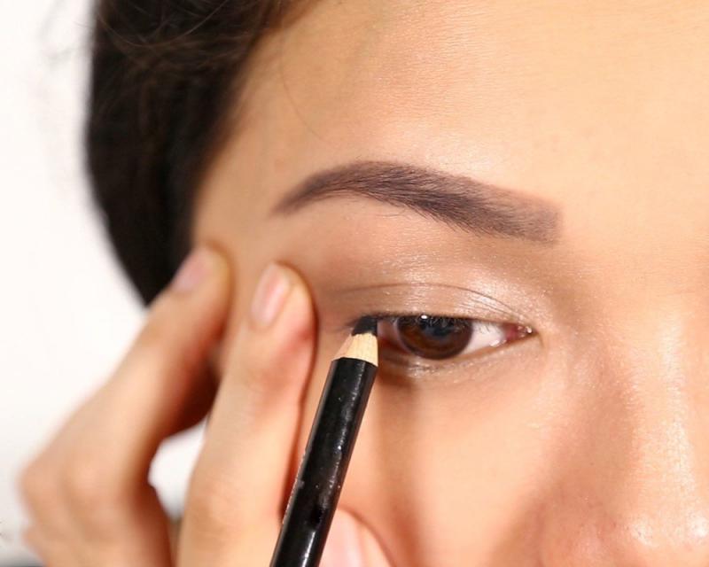 Sử dụng eyeliner dạng chì