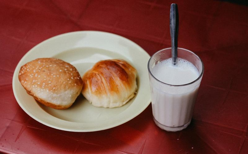 Bánh ngọt và sữa đậu là thực đơn đặc trưng của quán