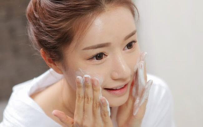 Sữa Rửa Mặt Bioré Sạch Mụn & Kháng Khuẩn 100g Skin Caring Facial Foam