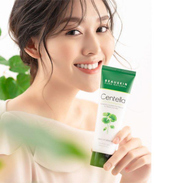 Sữa rửa mặt chiết xuất rau má Beauskin Centella Cica Cleasing Foam