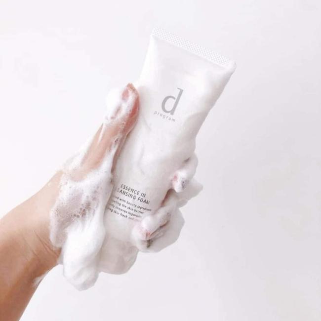 Sữa rửa mặt D Program Essence In Cleansing Foam