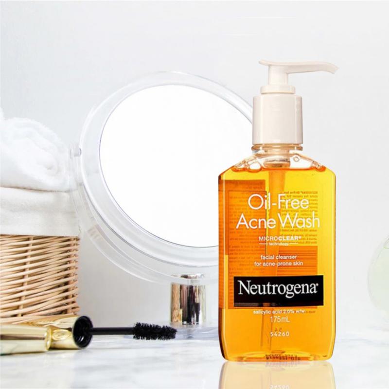 Sữa rửa mặt Neutrogena Oil Free