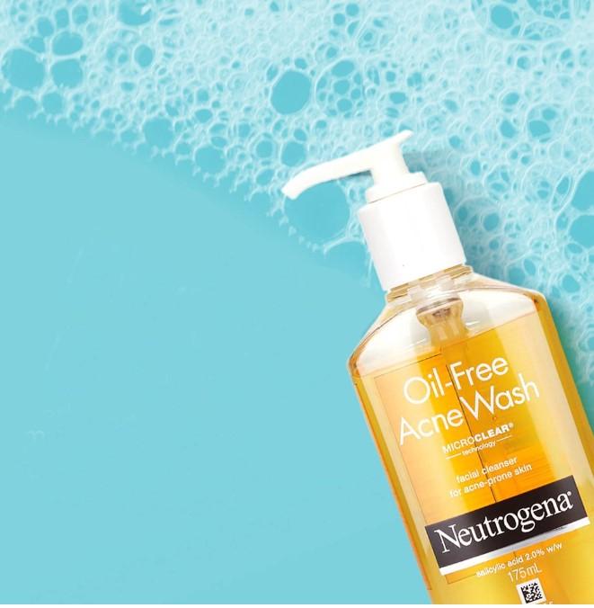 Sữa rửa mặt Neutrogena Oil-Free Acne Wash