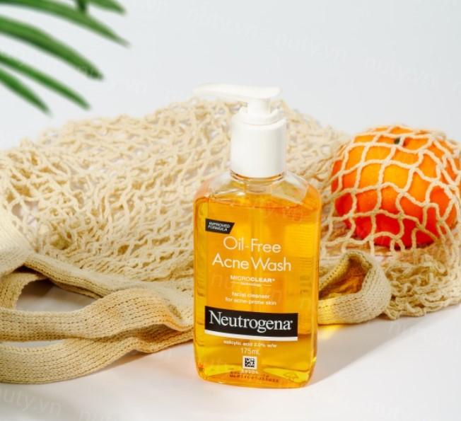 Sữa rửa mặt Neutrogena Oil Free Acne Wash