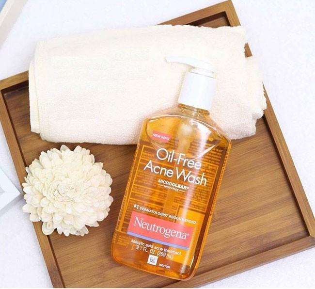 Sữa rửa mặt Neutrogena Oil Free Acne Wash