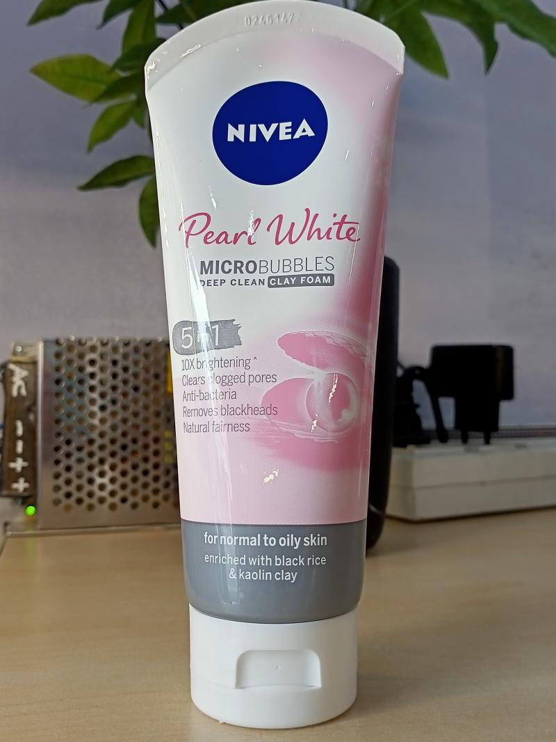 Sữa rửa mặt cấp ẩm Nivea ngọc trai