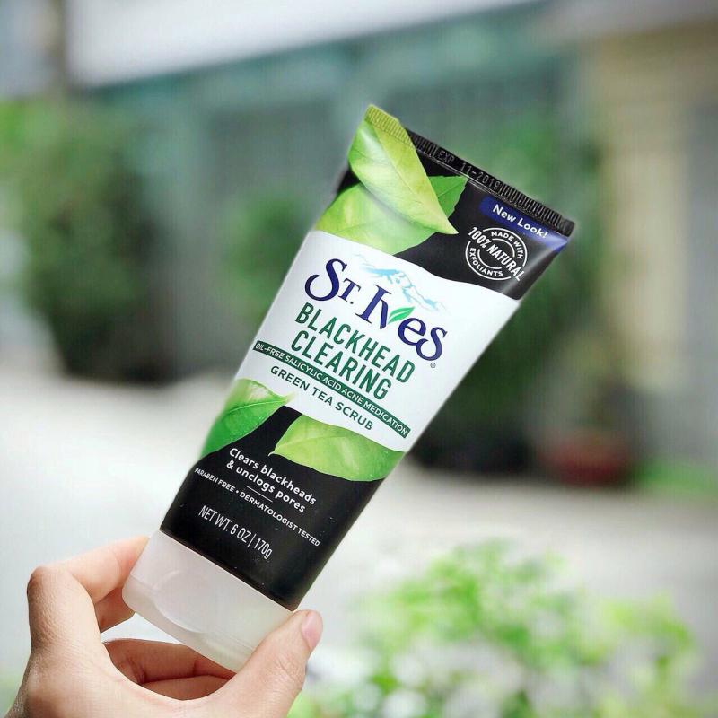 Sữa rửa mặt tẩy da chết St.Ives Blackhead Clearing Green Tea Scrub