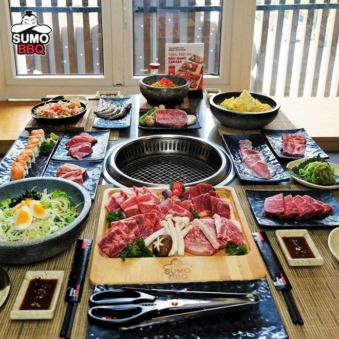 ﻿﻿Bữa tiệc nướng lẩu Sumo BBQ Buffet với menu vô cùng phong phú với hàng trăm món ăn đặc sắc đậm vị Nhật Bản.