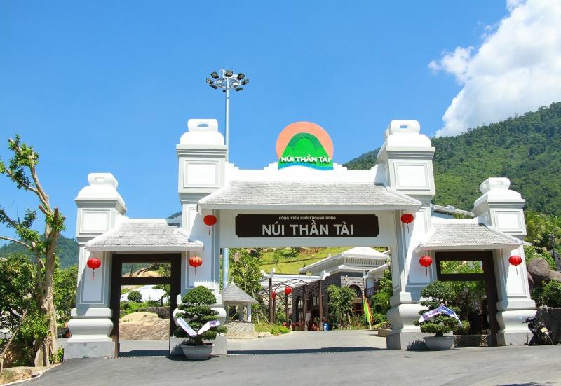 Suối khoáng nóng Thần tài.