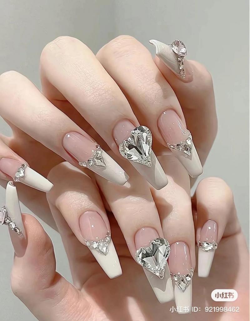 Suri Nail