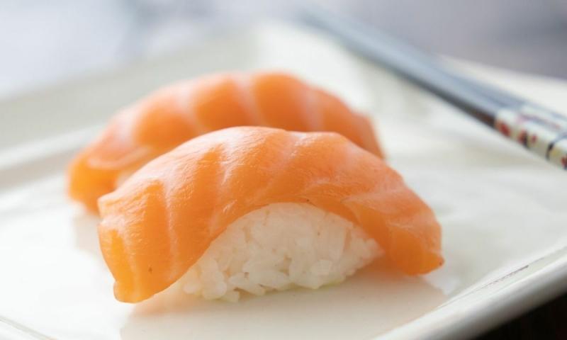 Sushi cá hồi