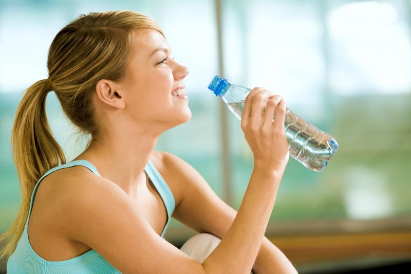 Uống nhiều nước giúp bạn giảm cân hiệu quả