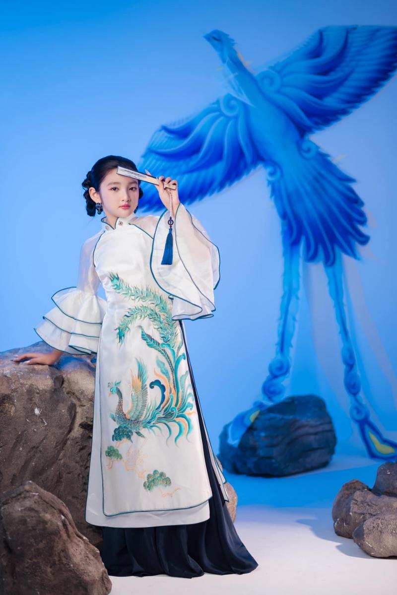 Mẫu áo dài trẻ em được thiết kế riêng bởi TẤM design