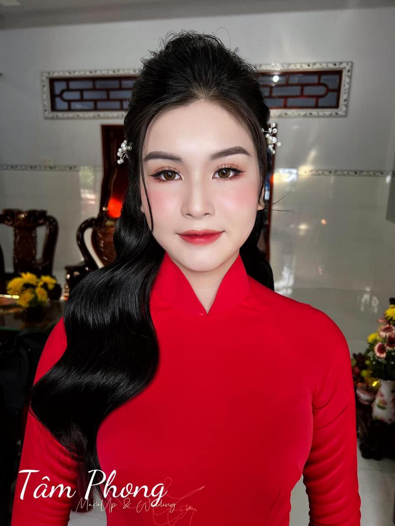 Tâm Phong Makeup & Wedding luôn cập nhật xu hướng makeup để mang tới vẻ đẹp không tì vết cho cô dâu