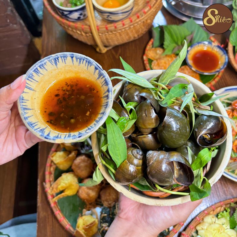 Nhà hàng Tám Riêu