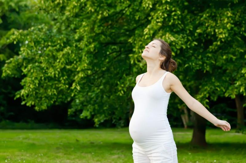 Tập thể dục  nhẹ nhàng tăng cường sức khỏe cho mẹ và bé