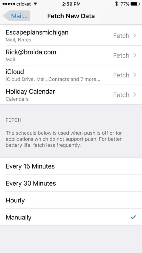 Tắt Push và chọn Manually cho ứng dụng Mail