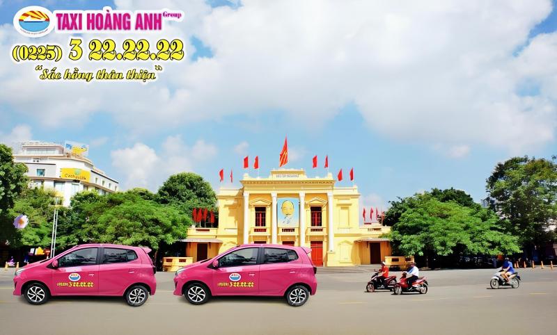 Taxi Hoàng Anh nổi bật với sắc hồng