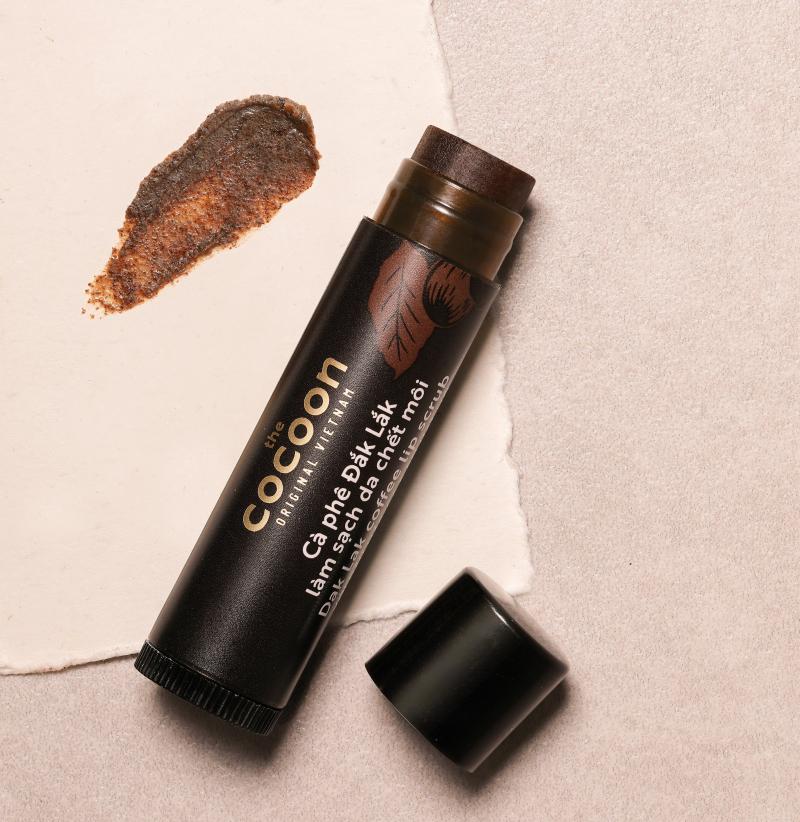 Tẩy da môi Cocoon Scrub With Macadamia Oil And Shea Butter Soft Smooth Lips cà phê Đắk Lắk 5g