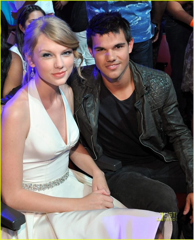 Taylor Swift's happy eyes with Taylor Lautner