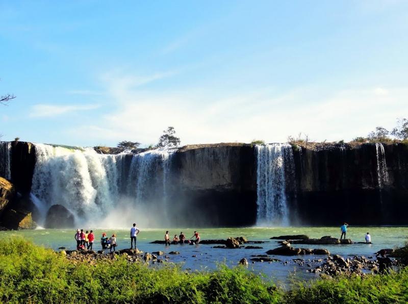 This is an extremely magnificent waterfall that nature has bestowed on the people