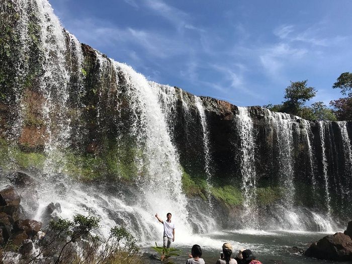 Mo Waterfall, Na Hang